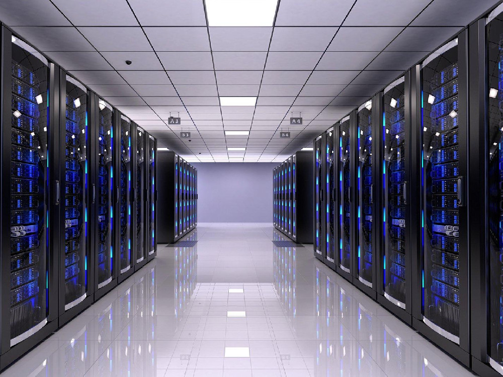 How do beginners choose to rent server hosts?